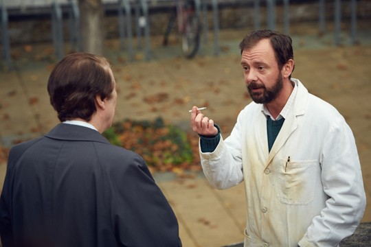 John Simm, as scientist Alec Jeffreys, meets DCS David Baker for the first time.
